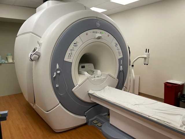GE Optima MR450W MRI 1.5T